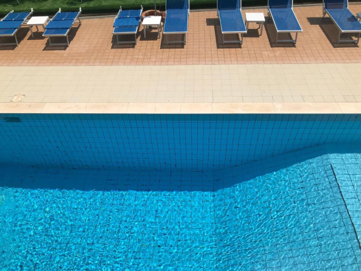 Hotel Apogeo - Breakfast Experience ริมินี ภายนอก รูปภาพ