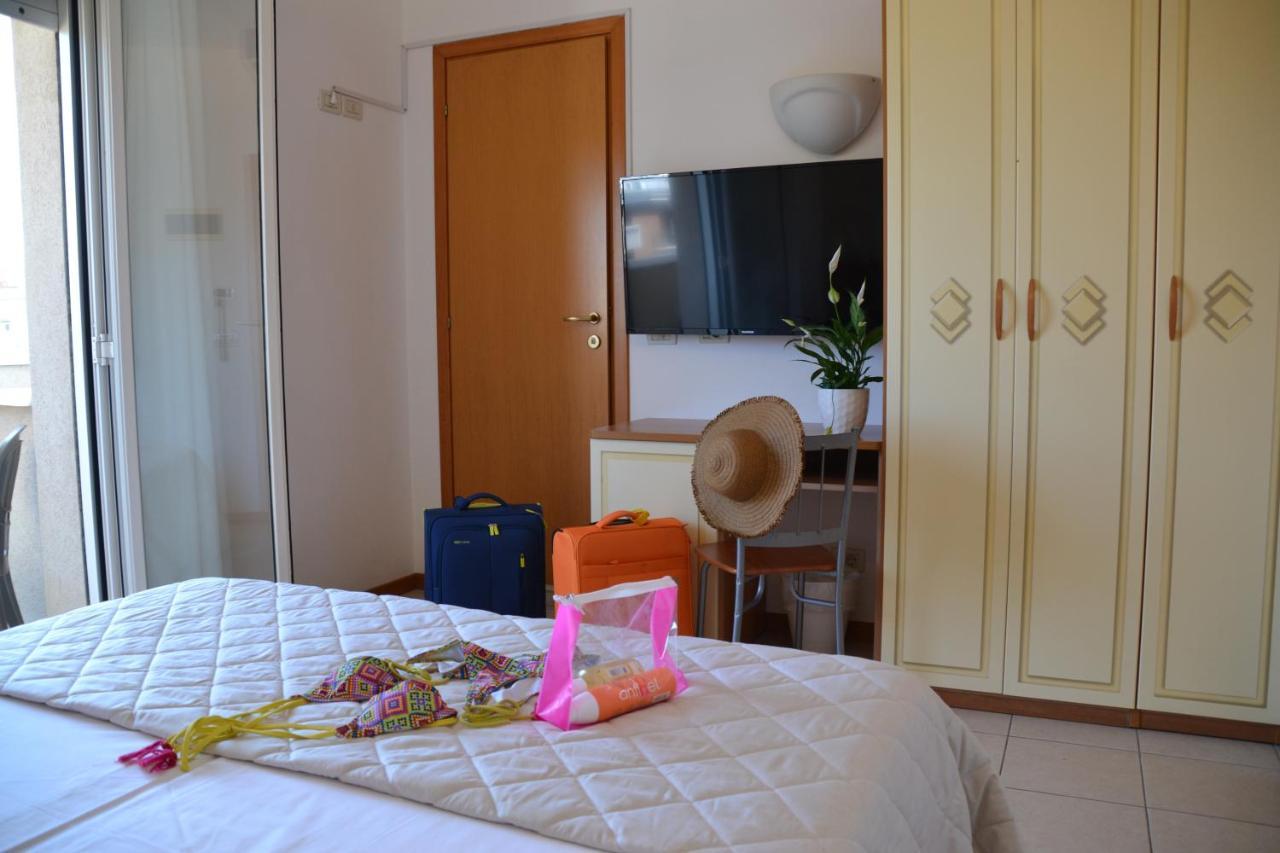 Hotel Apogeo - Breakfast Experience ริมินี ภายนอก รูปภาพ