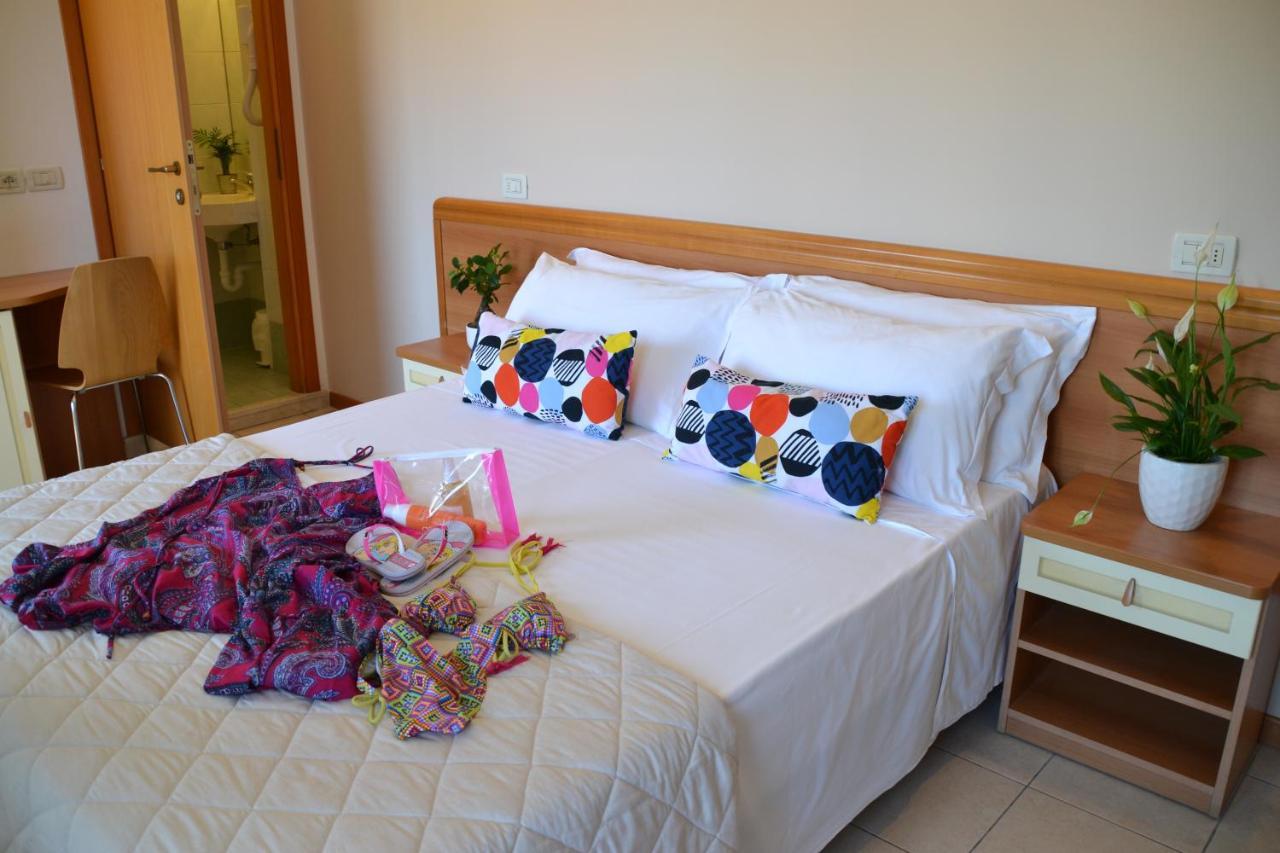 Hotel Apogeo - Breakfast Experience ริมินี ภายนอก รูปภาพ