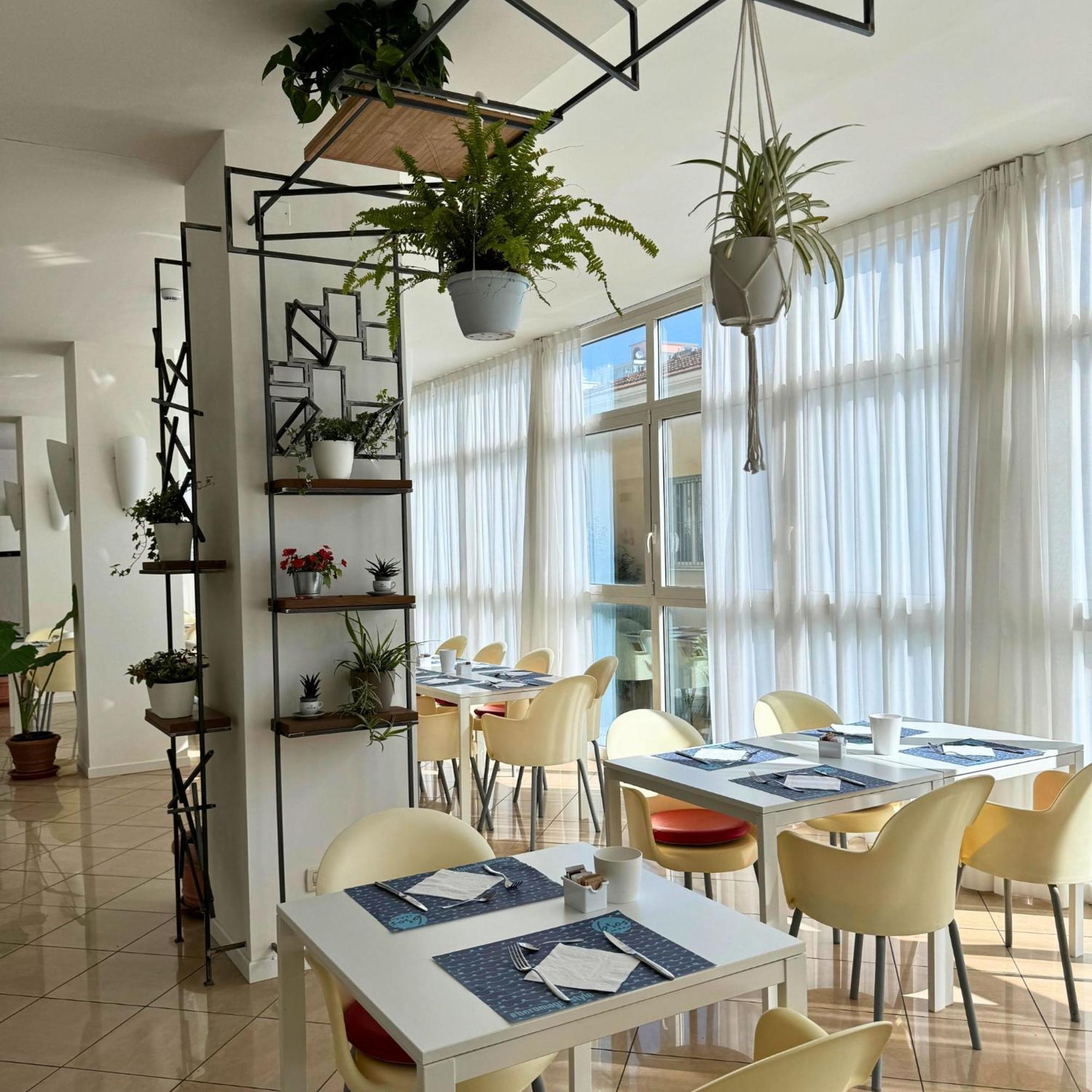 Hotel Apogeo - Breakfast Experience ริมินี ภายนอก รูปภาพ