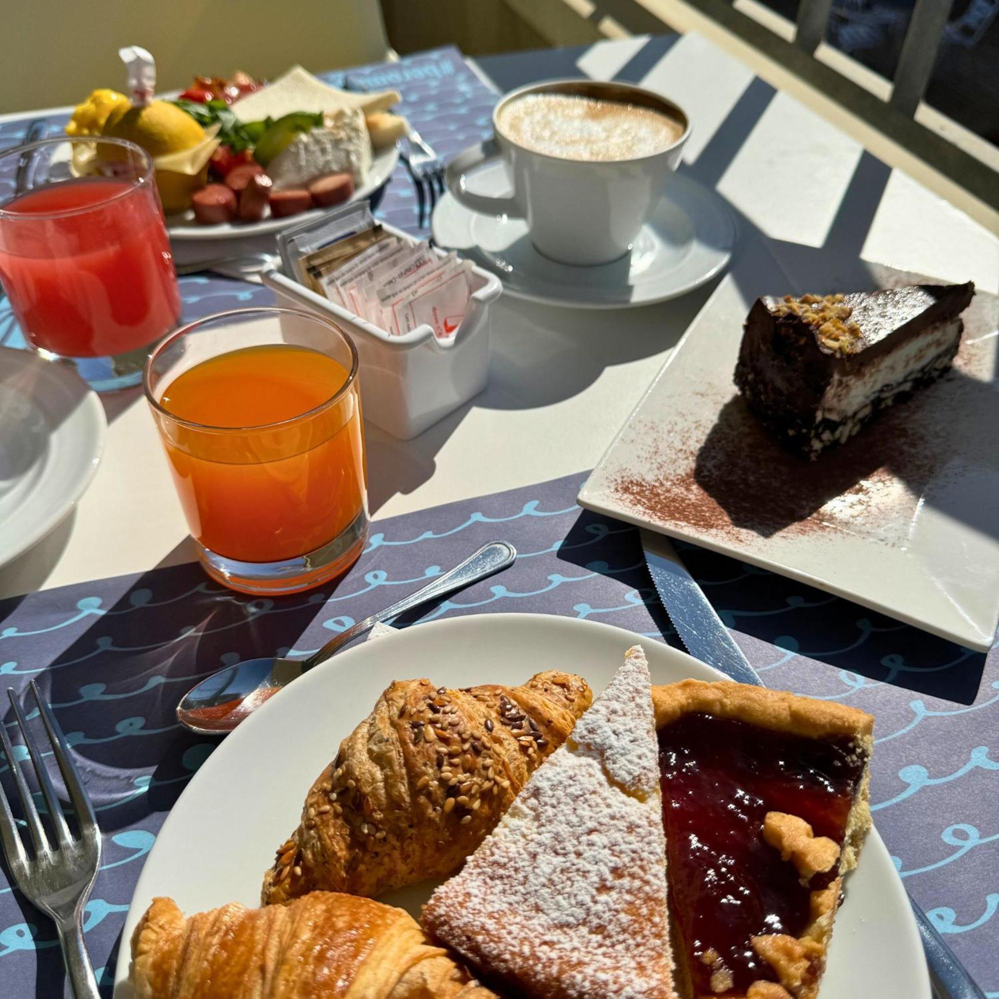 Hotel Apogeo - Breakfast Experience ริมินี ภายนอก รูปภาพ