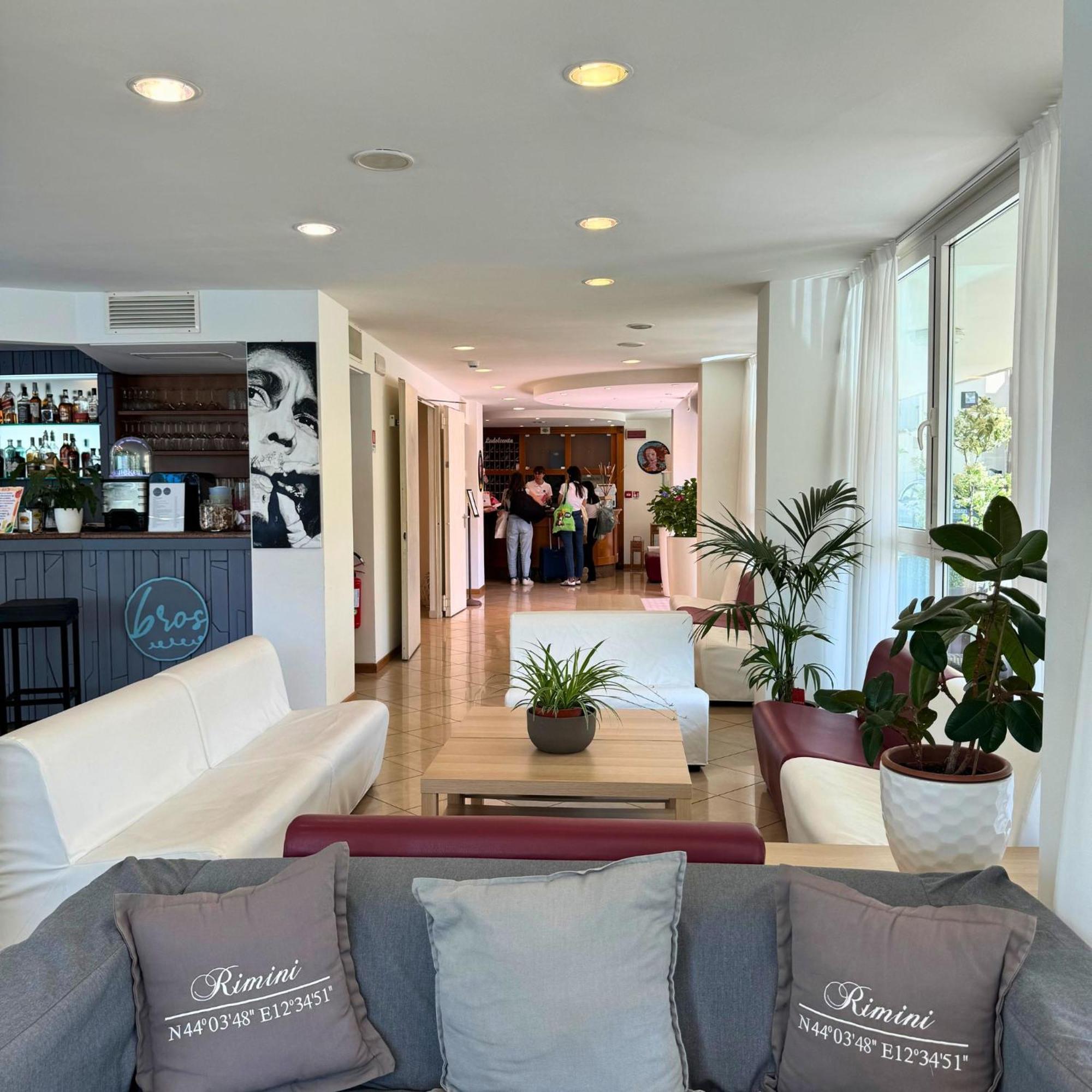 Hotel Apogeo - Breakfast Experience ริมินี ภายนอก รูปภาพ